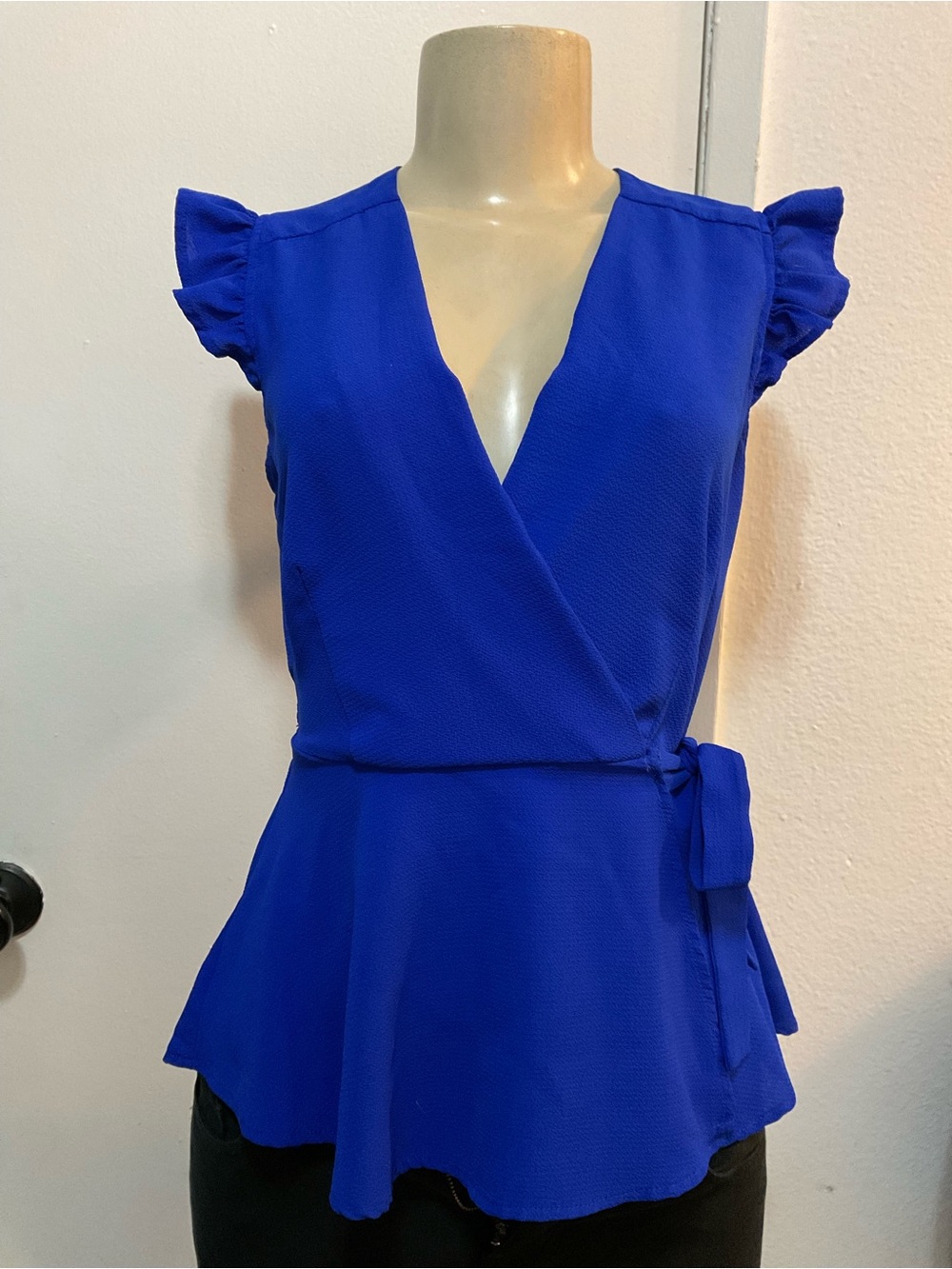 Monteau women’s Y2K Blue Wrap Peplum Ruffle Sleeve Top size M